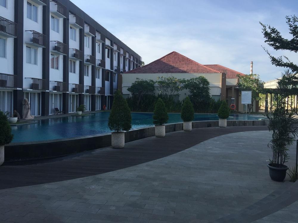 Akshaya Hotel Karawang Exterior foto