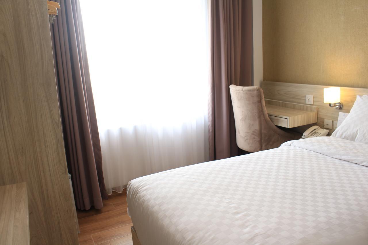 Akshaya Hotel Karawang Exterior foto