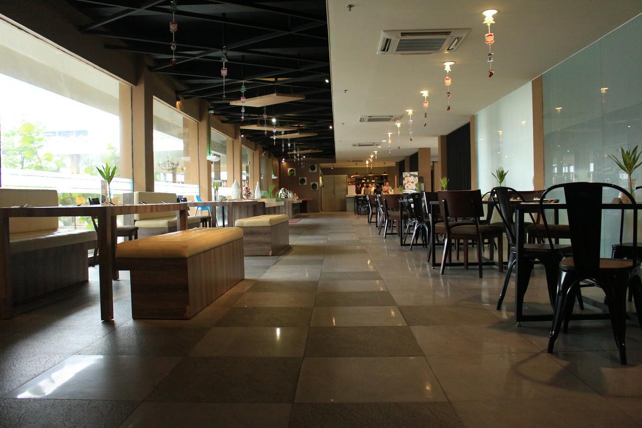 Akshaya Hotel Karawang Exterior foto